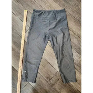 Under Armour Women's Medium Gray Compression Heatgear Capri Leggings - Polyester
